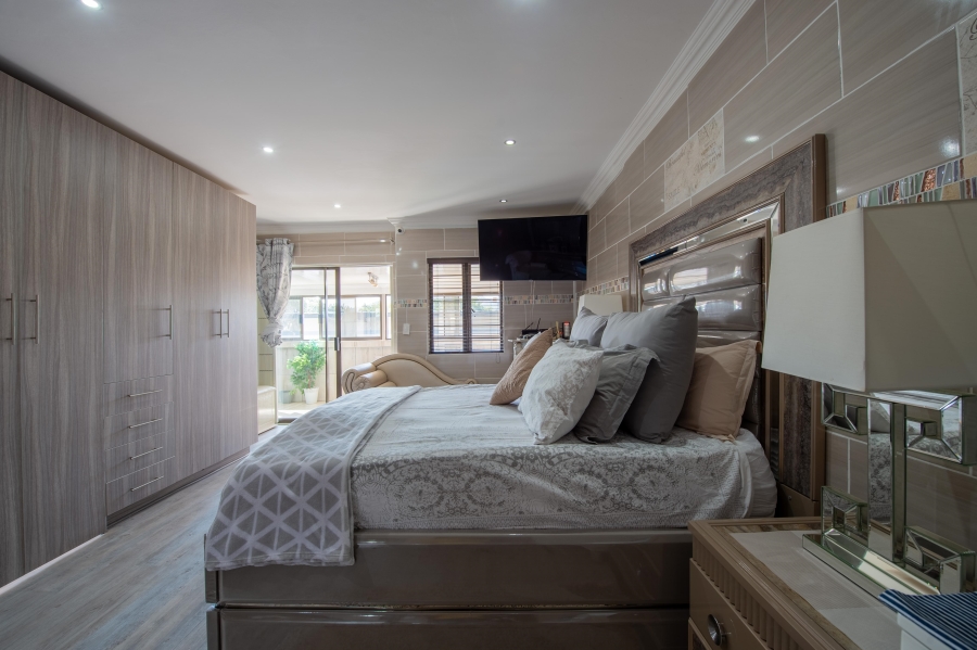 4 Bedroom Property for Sale in Geelhoutpark North West